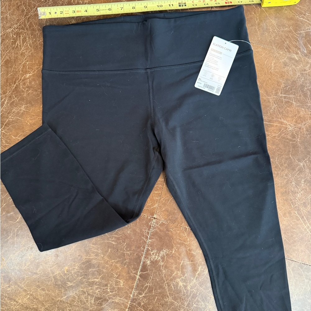 Black Athleta Elation Capri Leggings